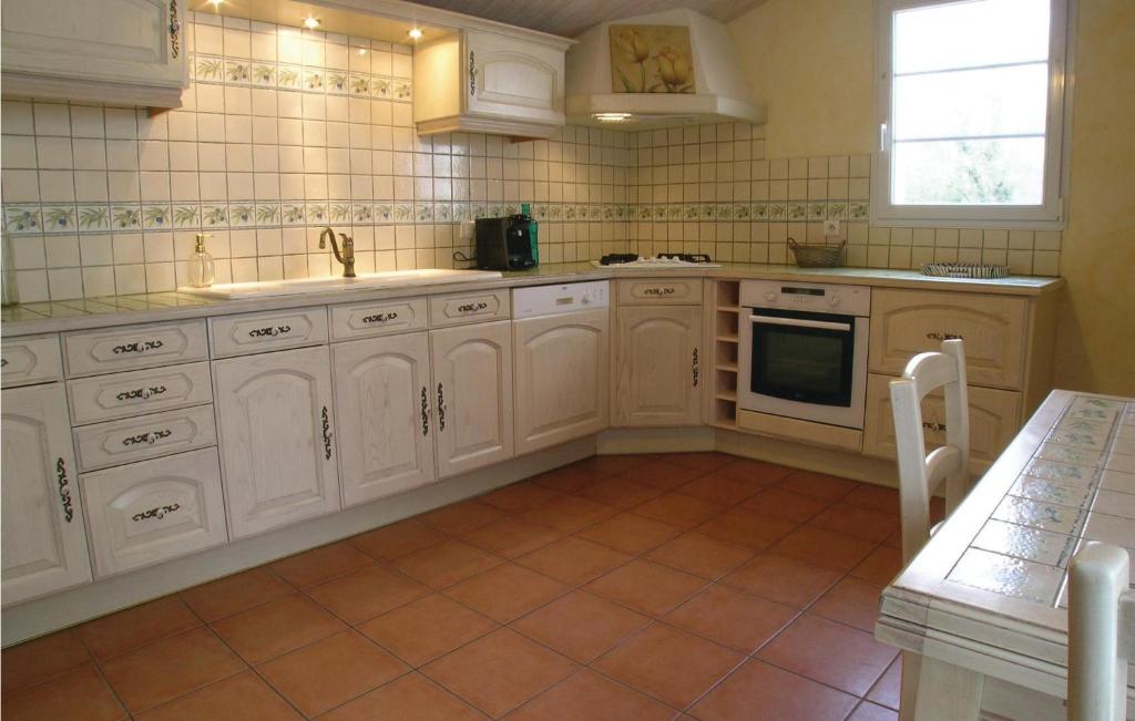 Nice Home In St Maixent Sur Vie With 4 Bedrooms, Private Swimming Pool And Indoor Swimming Pool photo 4