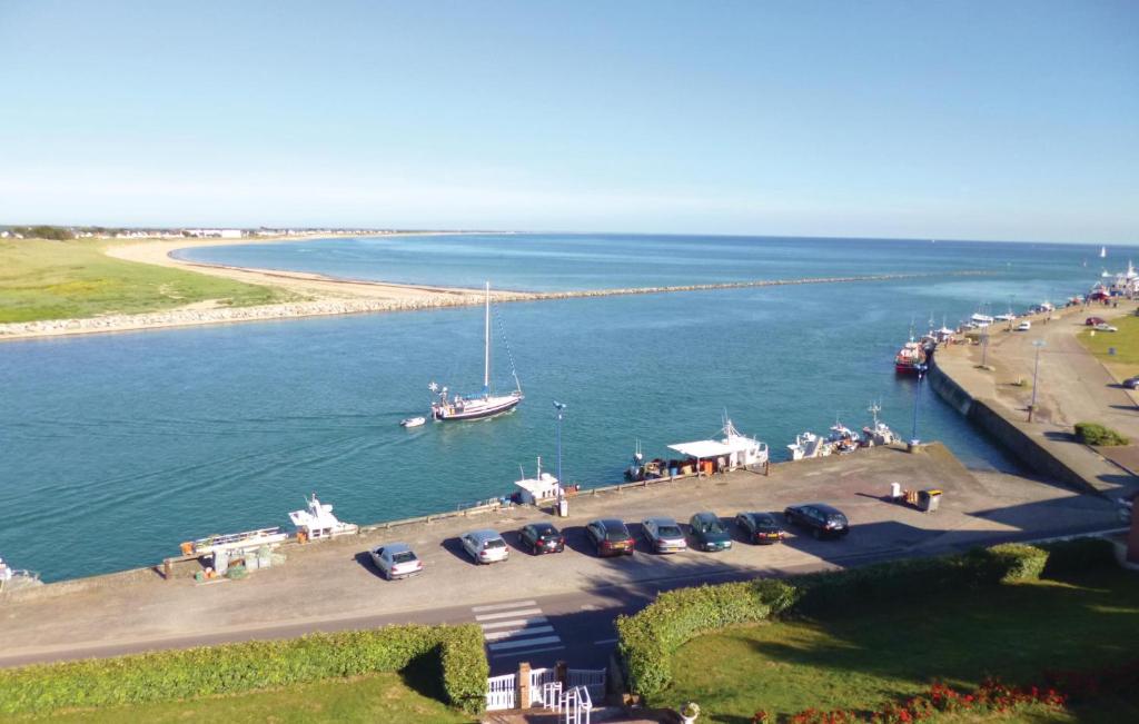 Nice Apartment In Barneville-carteret With 4 Bedrooms And Wifi photo 4