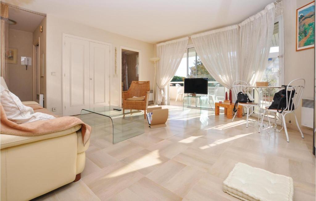 Awesome Apartment In Cannes With Kitchen photo 1