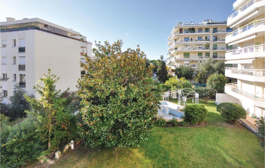 Awesome Apartment In Cannes With Kitchen photo 2