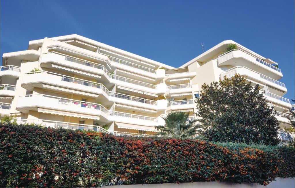 Awesome Apartment In Cannes With Kitchen photo 4