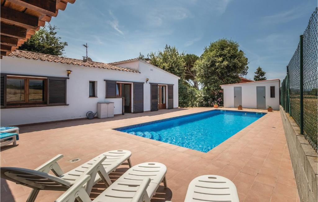 Stunning Home In Vidreres With 3 Bedrooms, Outdoor Swimming Pool And Swimming Pool photo 3