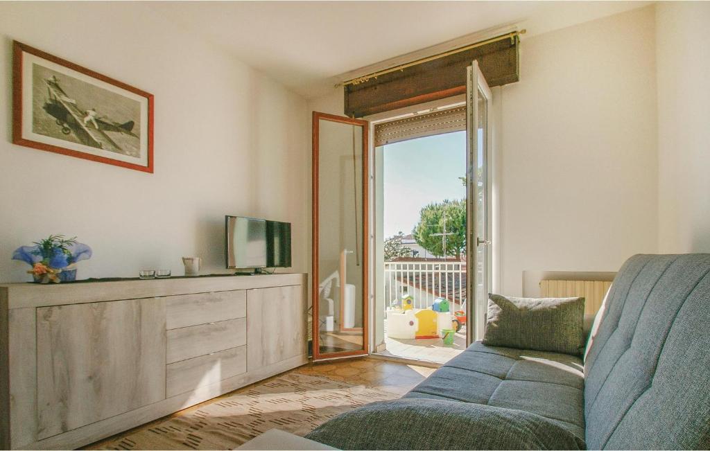 Beautiful Apartment In Rimini With 3 Bedrooms photo 3