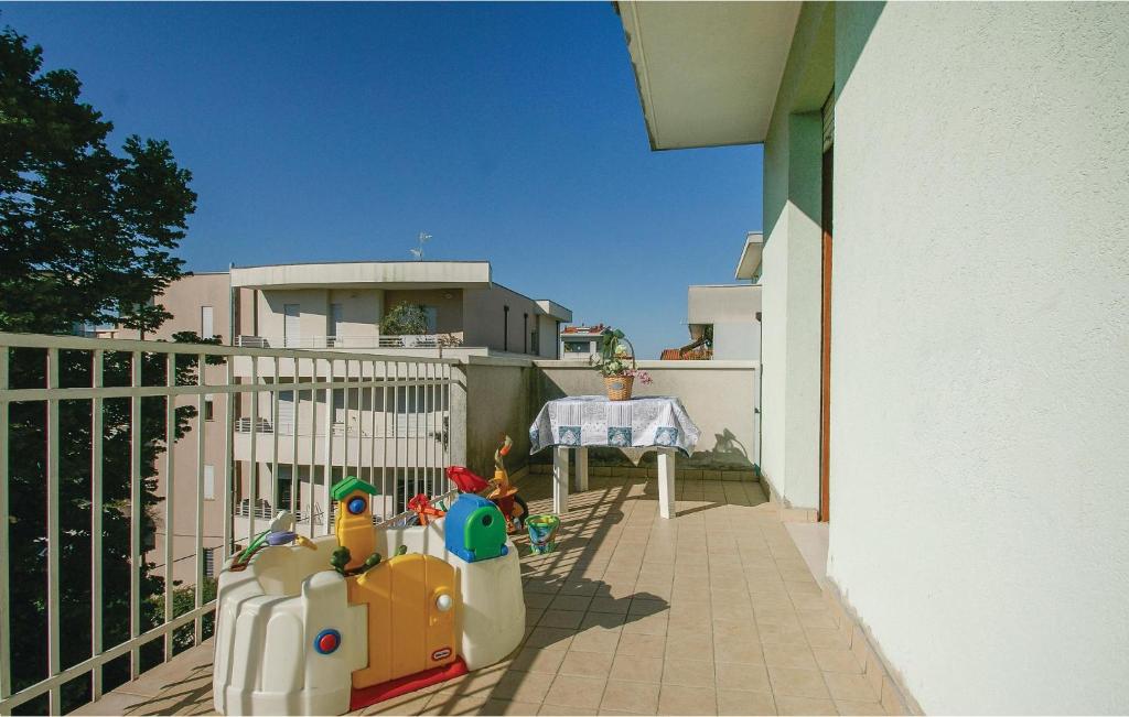 Beautiful Apartment In Rimini With 3 Bedrooms photo 4