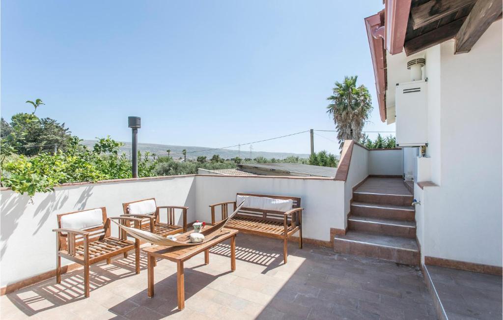 Beautiful Apartment In Comiso With 2 Bedrooms, Wifi And Outdoor Swimming Pool photo 4