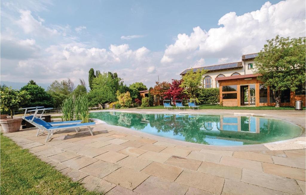 Nice Apartment In Sacile -pd- With Wifi, Outdoor Swimming Pool And Swimming Pool