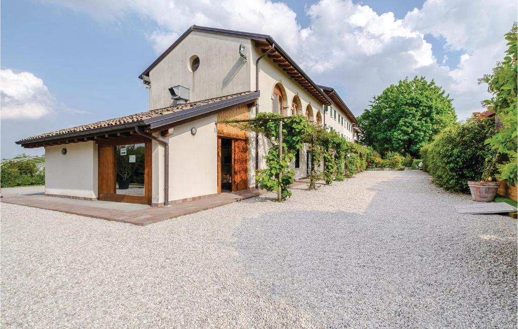 Nice Apartment In Sacile -pd- With Wifi, Outdoor Swimming Pool And Swimming Pool photo 4