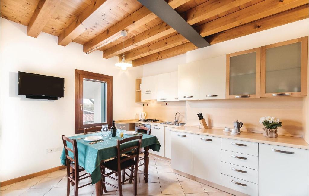 Stunning Apartment In Sacile -pd- With Wifi, Outdoor Swimming Pool And Swimming Pool photo 2
