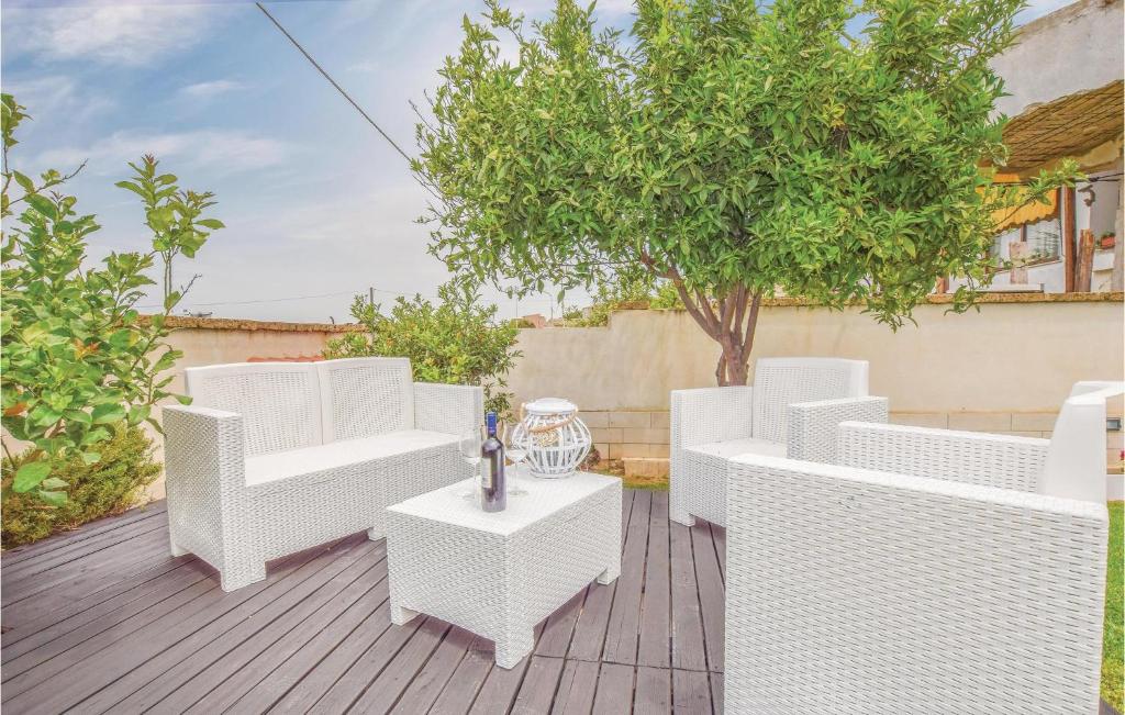 Nice Home In Scoglitti With 1 Bedrooms And Wifi