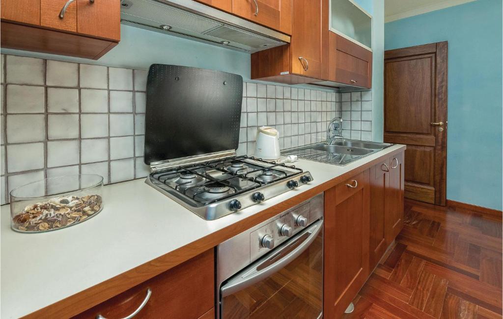 Beautiful Apartment In Lecce Le With 2 Bedrooms And Wifi photo 3