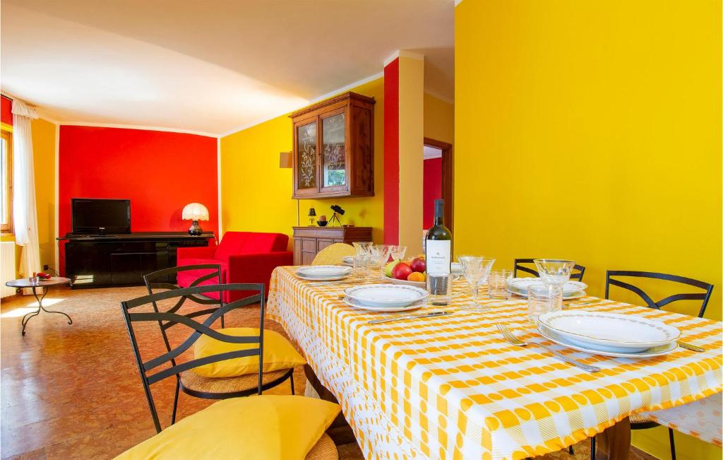Amazing Apartment In Lamporecchio With 2 Bedrooms And Wifi photo 2