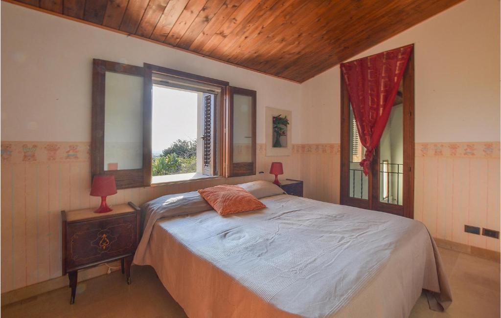 Beautiful Home In Scicli With 4 Bedrooms And Wifi photo 4