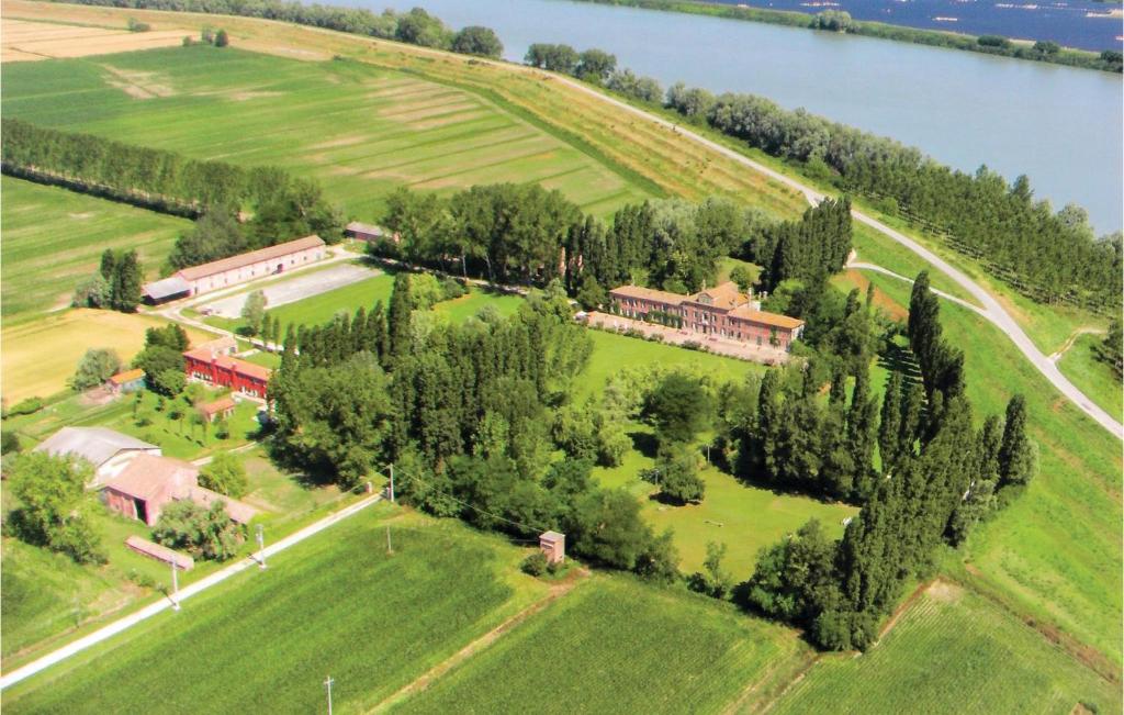 Stunning Home In Taglio Di Po Ro With 2 Bedrooms, Wifi And Outdoor Swimming Pool photo 3