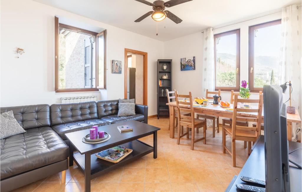 Beautiful Apartment In Assisi With 2 Bedrooms And Wifi photo 1