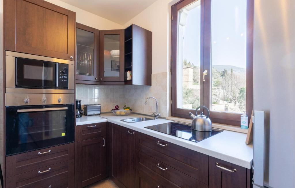 Beautiful Apartment In Assisi With 2 Bedrooms And Wifi photo 3
