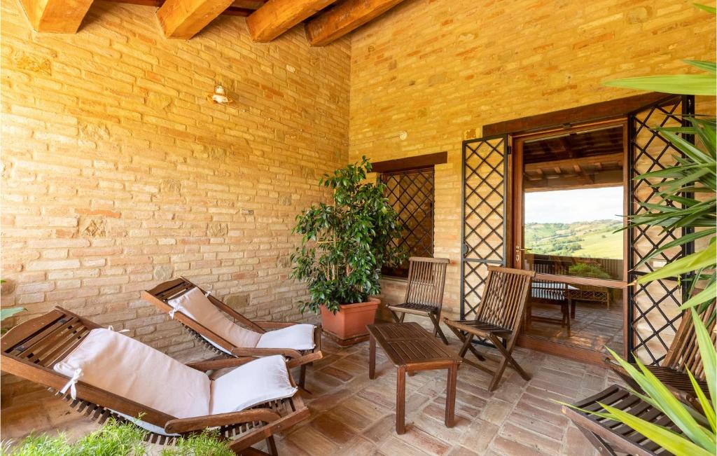 Nice Home In Tolentino With 11 Bedrooms, Private Swimming Pool And Outdoor Swimming Pool photo 3