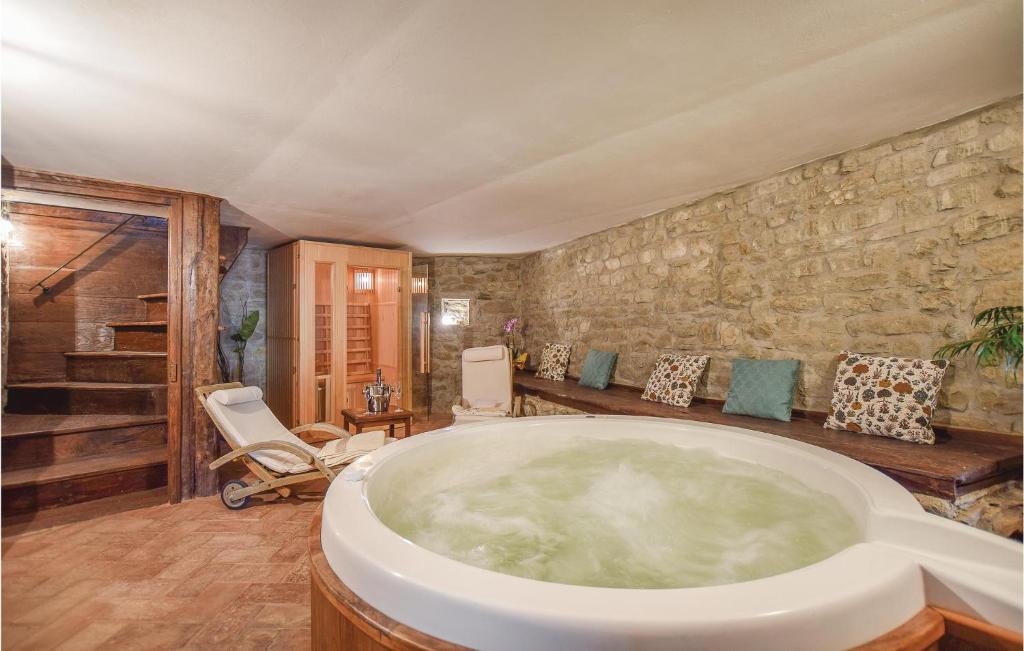 Amazing Home In Comano ms With 1 Bedrooms, Sauna And Wifi
