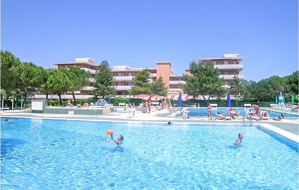 Stunning Apartment In Bibione With 1 Bedrooms And Outdoor Swimming Pool