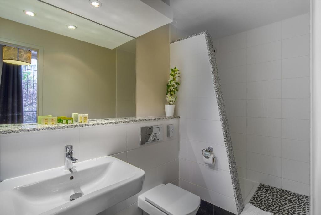 Двухместный (Улучшенный двухместный номер с 1 кроватью), Hotel Claret
