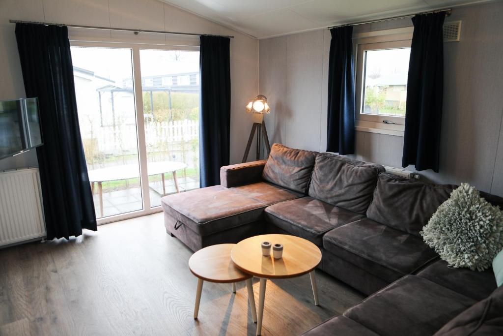 Chalet (J10) op gezellige familiecamping bij zee photo 1