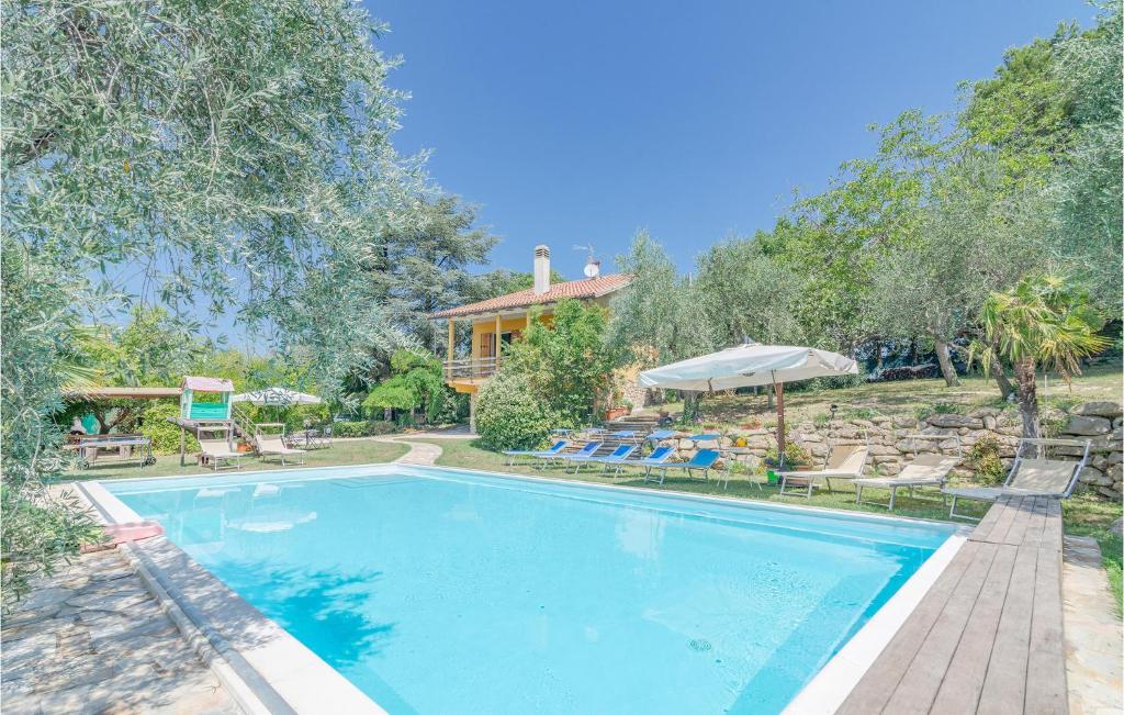 Nice Home In Pesaro -pu- With 4 Bedrooms, Wifi And Outdoor Swimming Pool