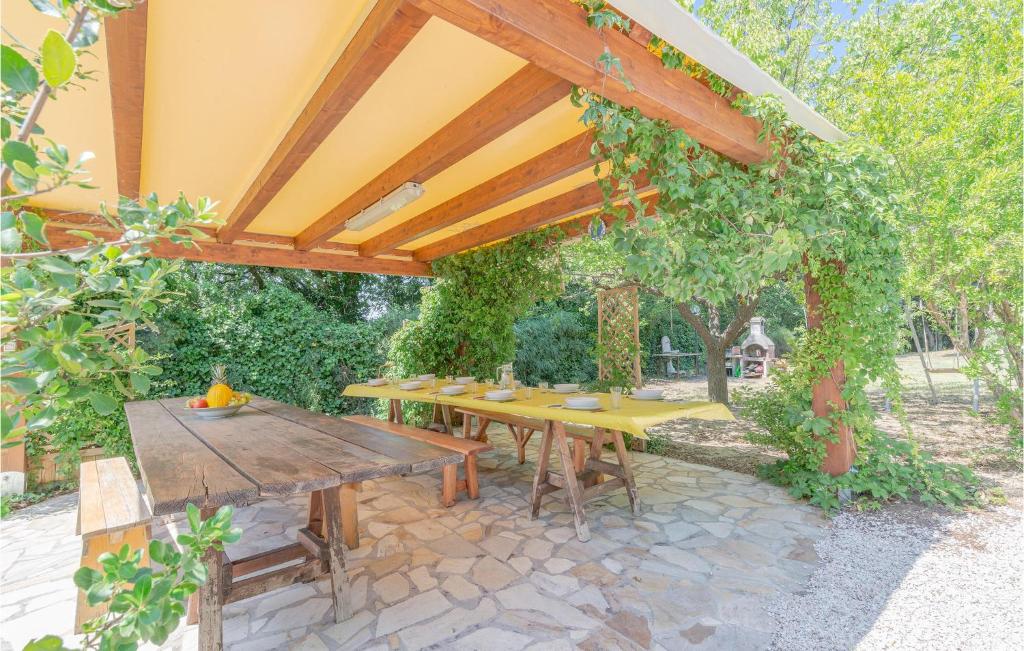 Nice Home In Pesaro -pu- With 4 Bedrooms, Wifi And Outdoor Swimming Pool photo 1