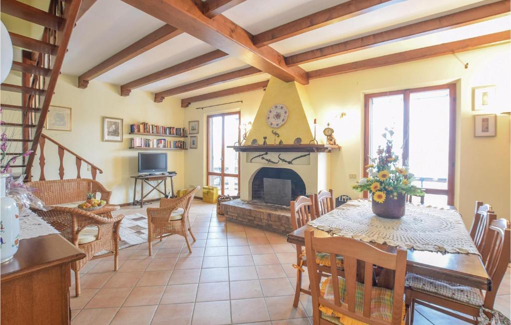 Nice Home In Pesaro -pu- With 4 Bedrooms, Wifi And Outdoor Swimming Pool photo 2