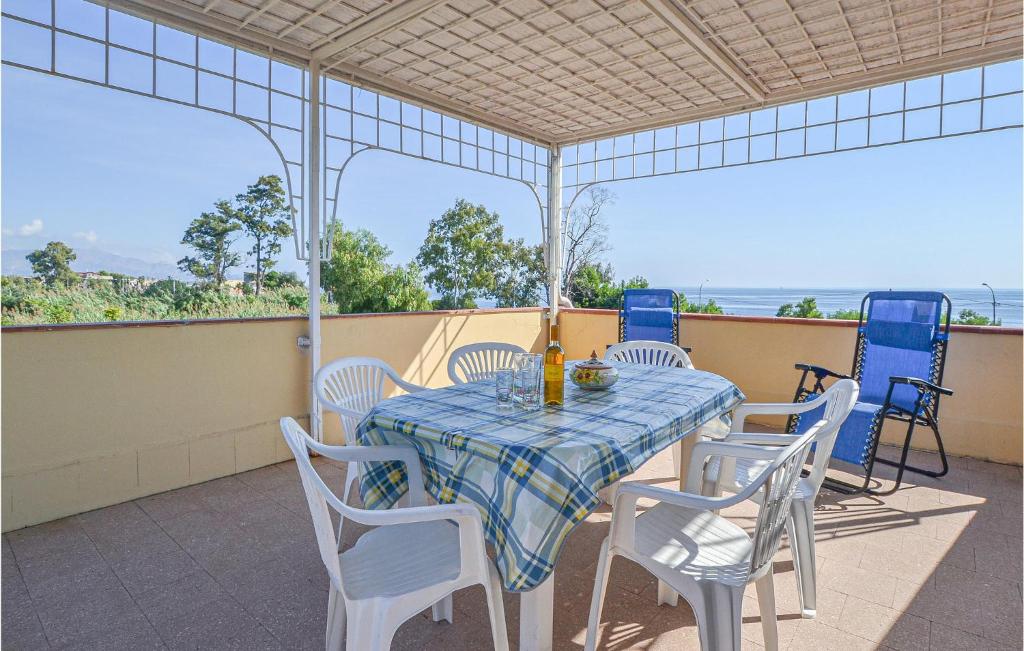 Nice Apartment In Mascali ct With 2 Bedrooms And Wifi