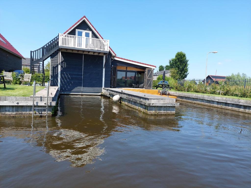 Het Schiphuis met privé haven photo 4