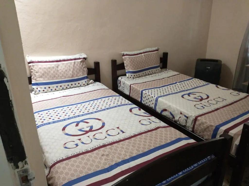 Family Getaway with Private Parking & Swimming Pool photo 2