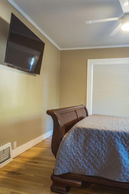 3 Bedroom Charmer 5 Minutes from Central Downtown photo 2