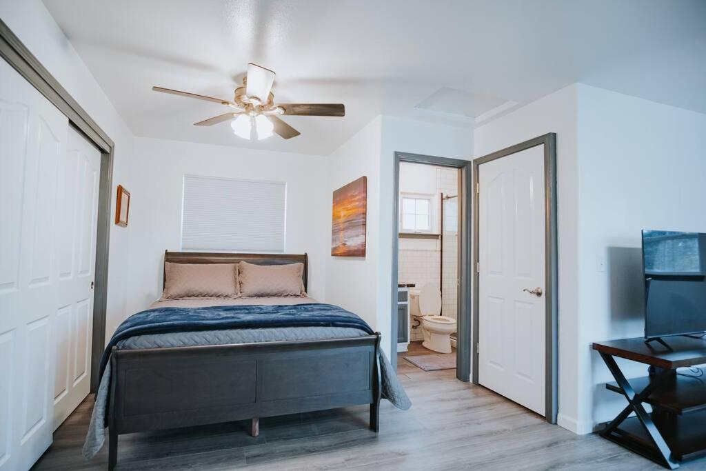 Gorgeous Upstairs Studio with Patio and Laundry photo 1