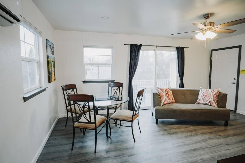 Gorgeous Upstairs Studio with Patio and Laundry photo 2