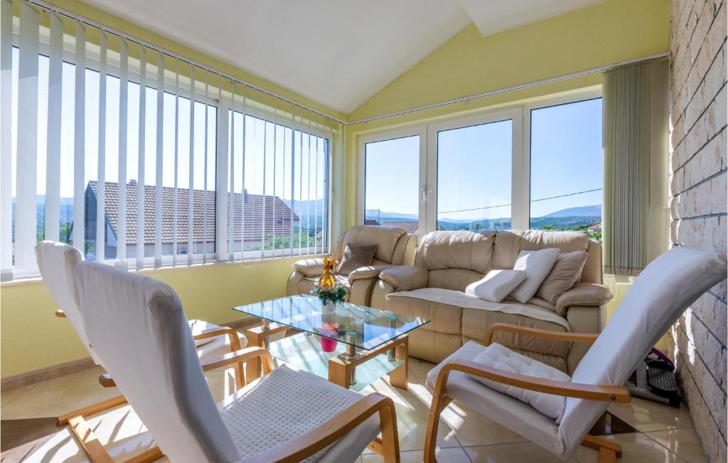 Stunning Home In Bajagic With 3 Bedrooms, Wifi And Outdoor Swimming Pool photo 2