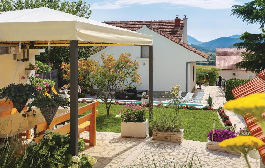 Stunning Home In Bajagic With 3 Bedrooms, Wifi And Outdoor Swimming Pool photo 4