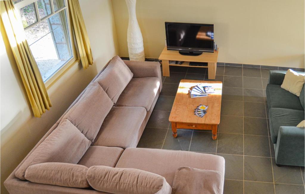Stunning Home In , Saint Rmy With 4 Bedrooms, Wifi And Swimming Pool photo 3