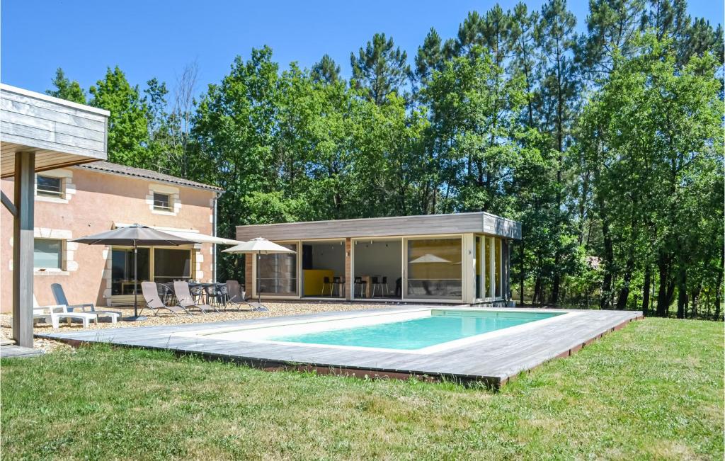 Stunning Home In , Saint Rmy With 4 Bedrooms, Wifi And Swimming Pool