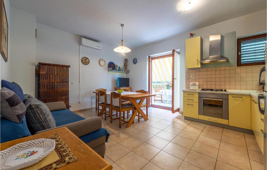 Beautiful Apartment In Zadar With 2 Bedrooms And Wifi photo 1
