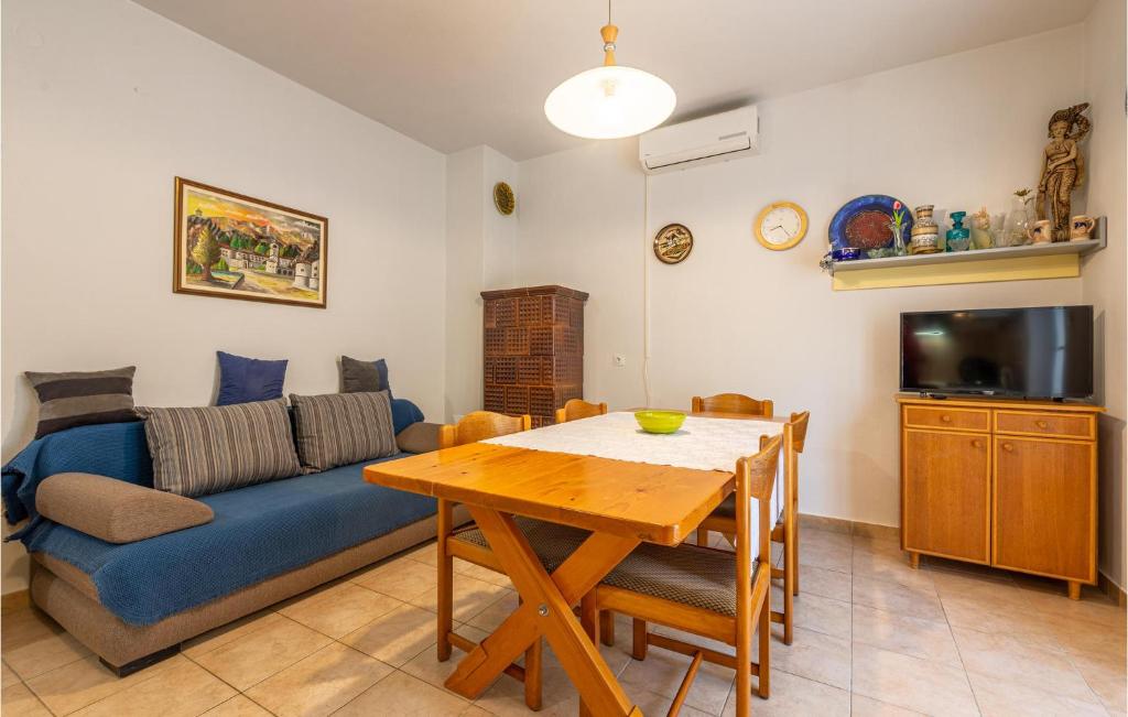 Beautiful Apartment In Zadar With 2 Bedrooms And Wifi photo 3