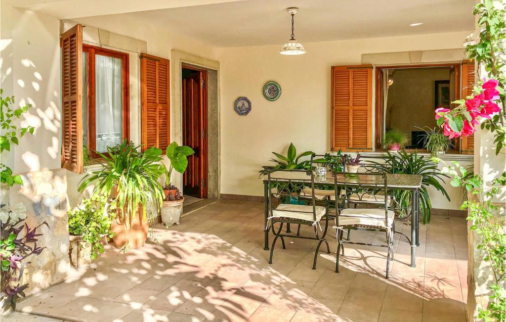 Amazing Home In Campanet With 4 Bedrooms, Wifi And Outdoor Swimming Pool photo 2