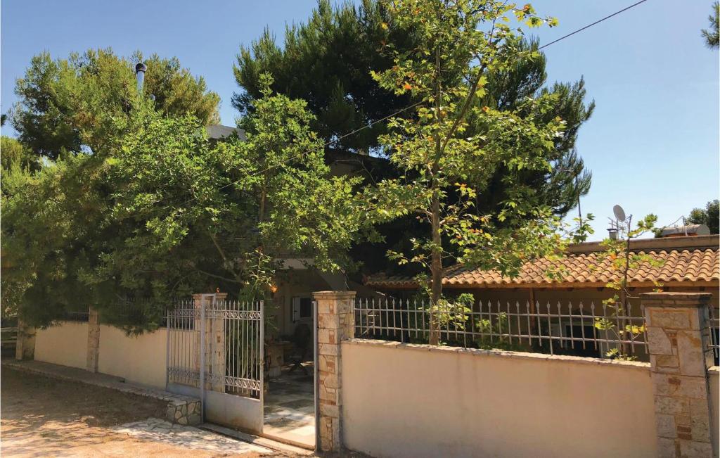 Beautiful Home In Artemida With 2 Bedrooms And Wifi photo 4