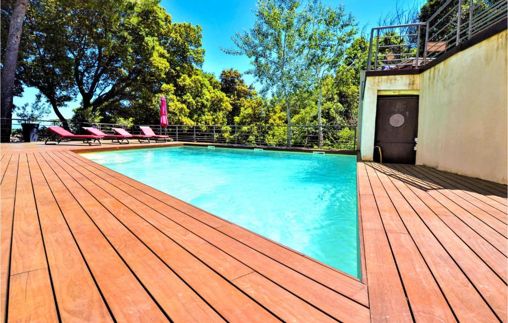 Nice Home In Sauveterre With 4 Bedrooms, Wifi And Outdoor Swimming Pool photo 2