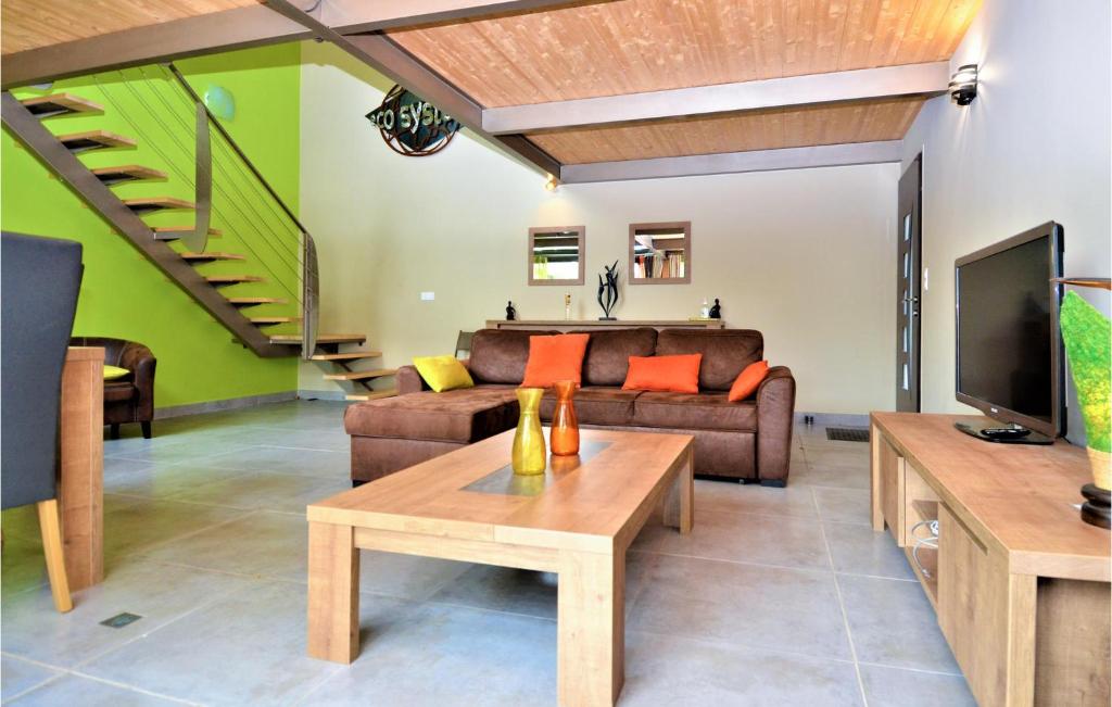 Nice Home In Sauveterre With 4 Bedrooms, Wifi And Outdoor Swimming Pool photo 3