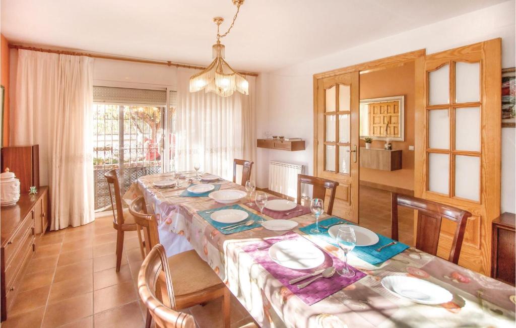 Amazing Home In Santa Susanna With 7 Bedrooms And Wifi photo 4
