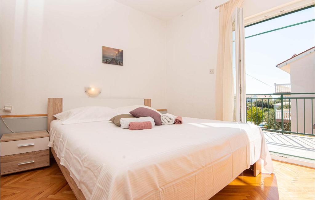 Amazing Apartment In Brodarica With 3 Bedrooms And Wifi photo 1