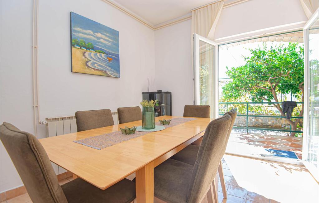 Amazing Apartment In Brodarica With 3 Bedrooms And Wifi photo 2
