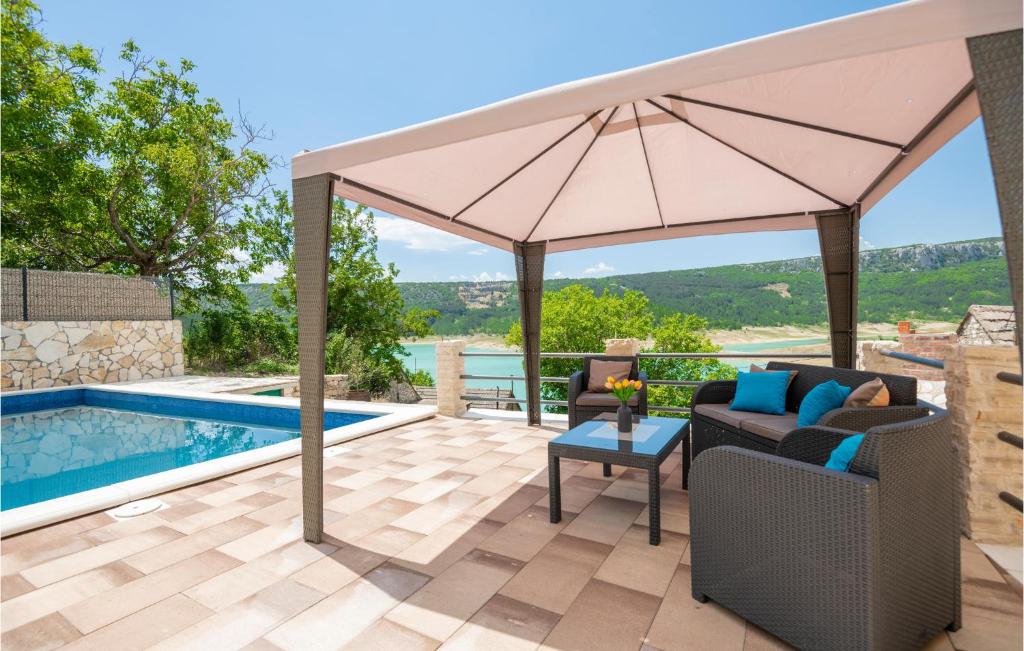 Beautiful Home In Ricice With 4 Bedrooms, Wifi And Outdoor Swimming Pool photo 1