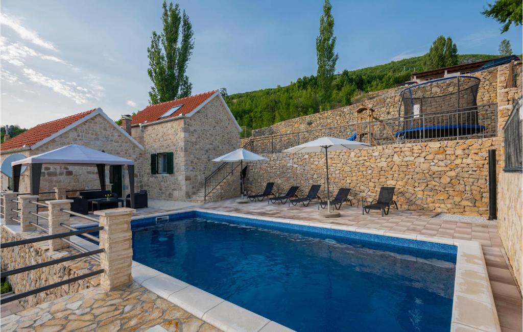 Beautiful Home In Ricice With 4 Bedrooms, Wifi And Outdoor Swimming Pool photo 3