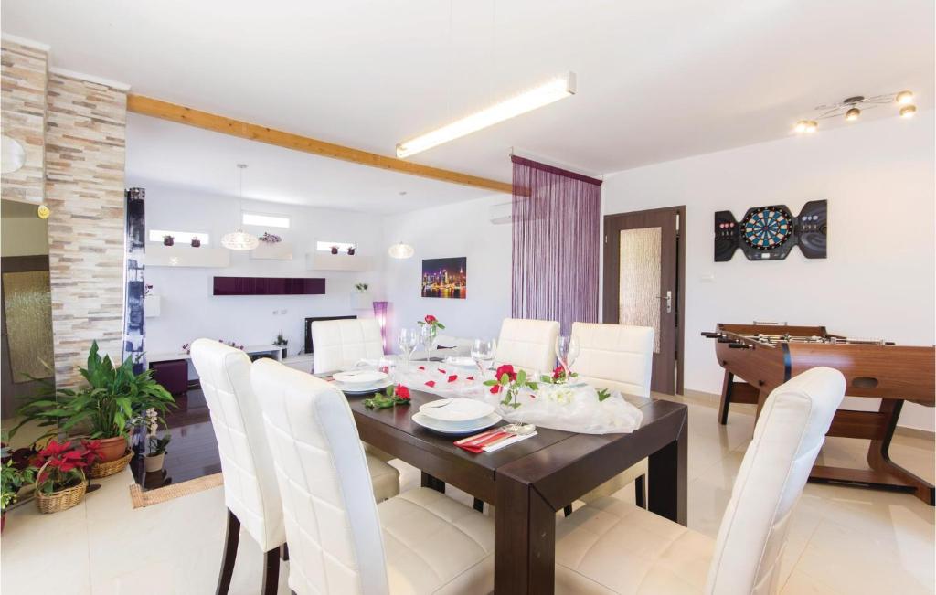 Nice Home In Pula With 3 Bedrooms, Wifi And Outdoor Swimming Pool photo 3