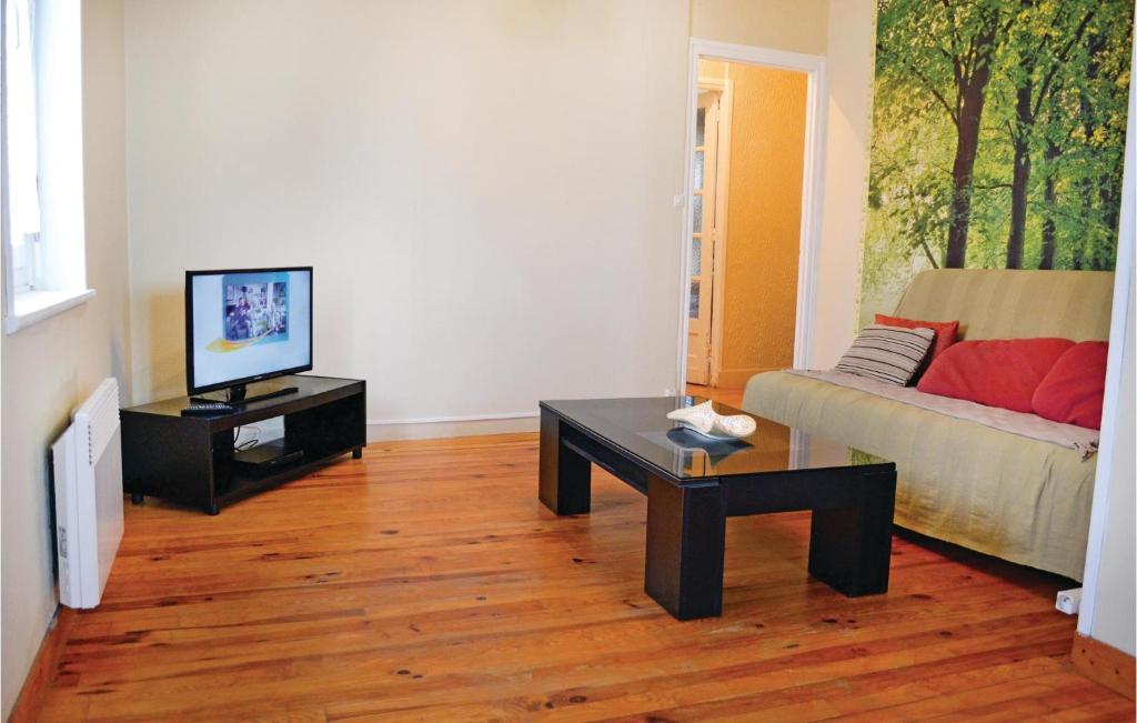 Beautiful Apartment In Ault With 1 Bedrooms photo 2